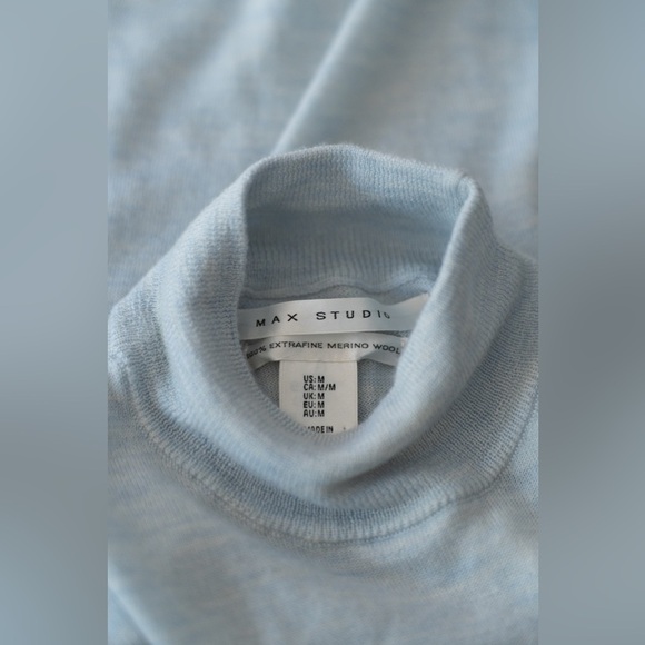 100% Merino Wool Light Blue Mock Neck Short Sleeve Sweater - Picture 2 of 8